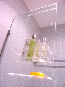 özelleştirilmiş asılı akrilik banyo rafları duş caddy 
