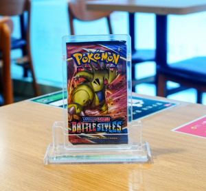 TCG (Pokémon/Yugioh/Magic) için Akrilik Destek Paketi Sergileme Standı 